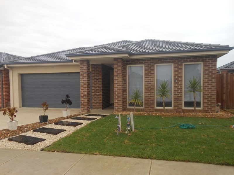 54 Selandra Boulevard, Clyde North VIC 3978