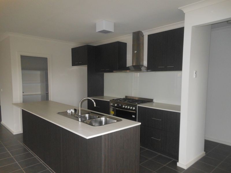 54 Selandra Boulevard, Clyde North VIC 3978