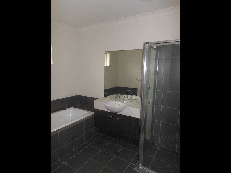 54 Selandra Boulevard, Clyde North VIC 3978