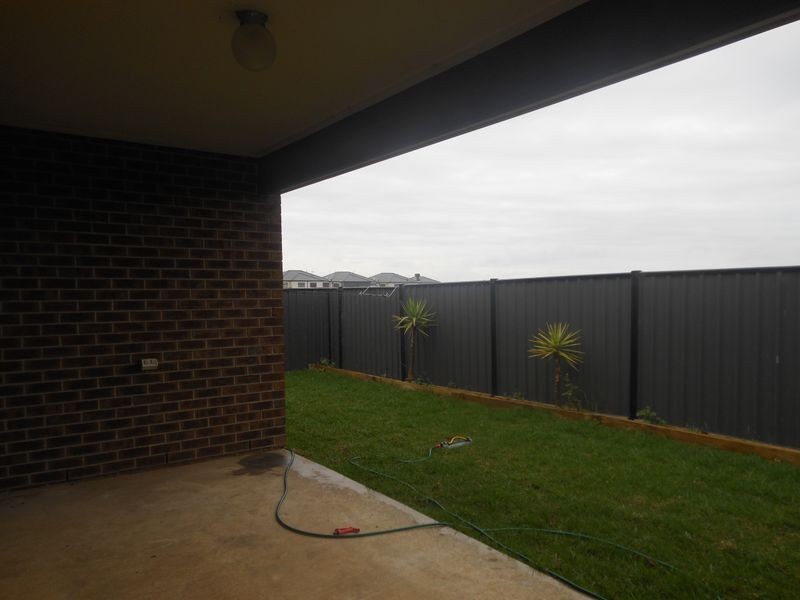 54 Selandra Boulevard, Clyde North VIC 3978