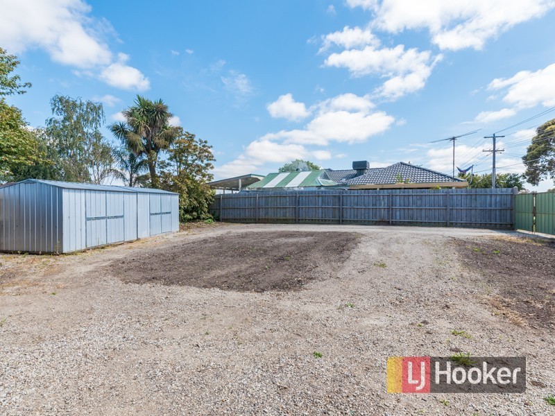 1 Lamont Crescent, Cranbourne VIC 3977