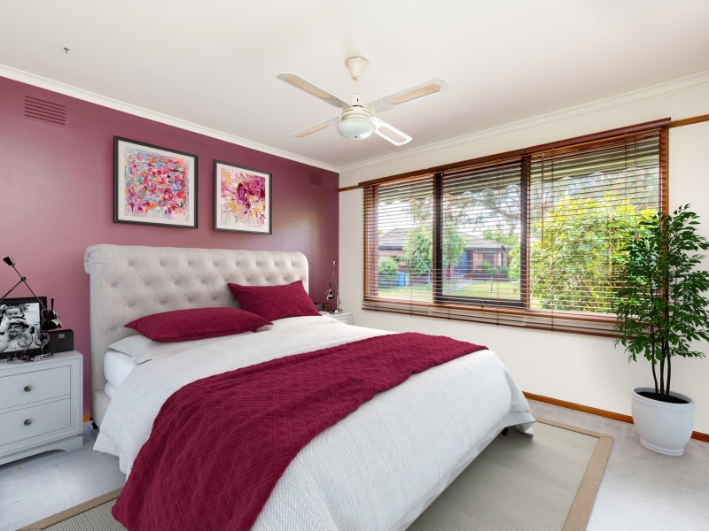 1 Lamont Crescent, Cranbourne VIC 3977