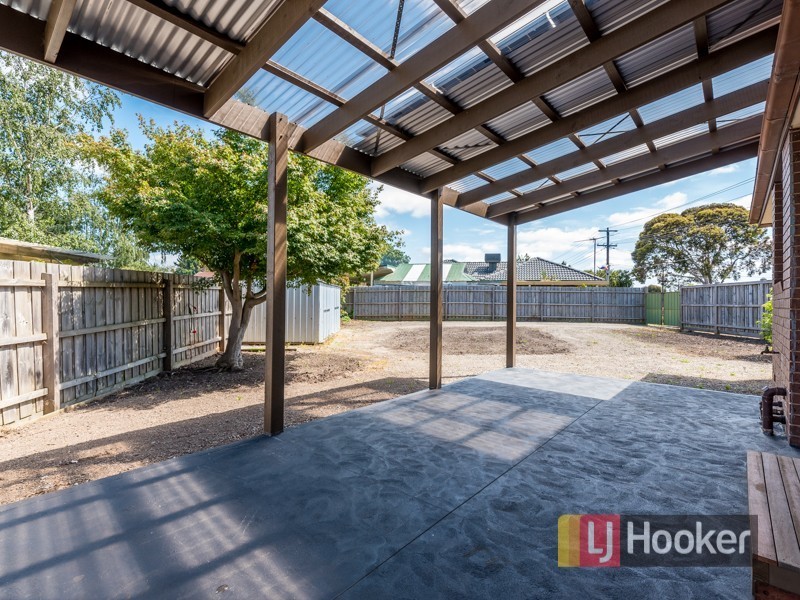 1 Lamont Crescent, Cranbourne VIC 3977