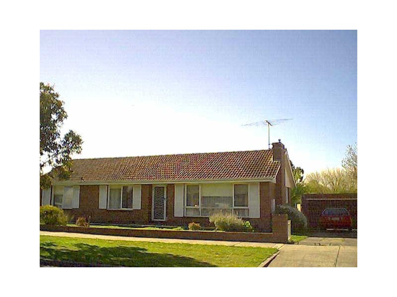 21 Cranbourne Drive, Cranbourne VIC 3977