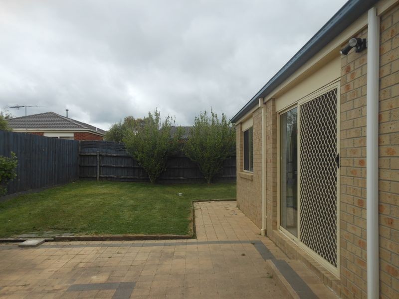12 Bernborough Avenue, Cranbourne VIC 3977