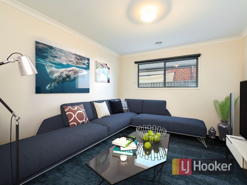 17 Stark Circuit, Cranbourne East VIC 3977