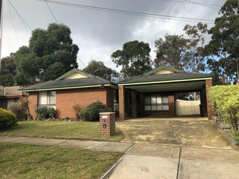 8 Dunbar Street, Cranbourne VIC 3977
