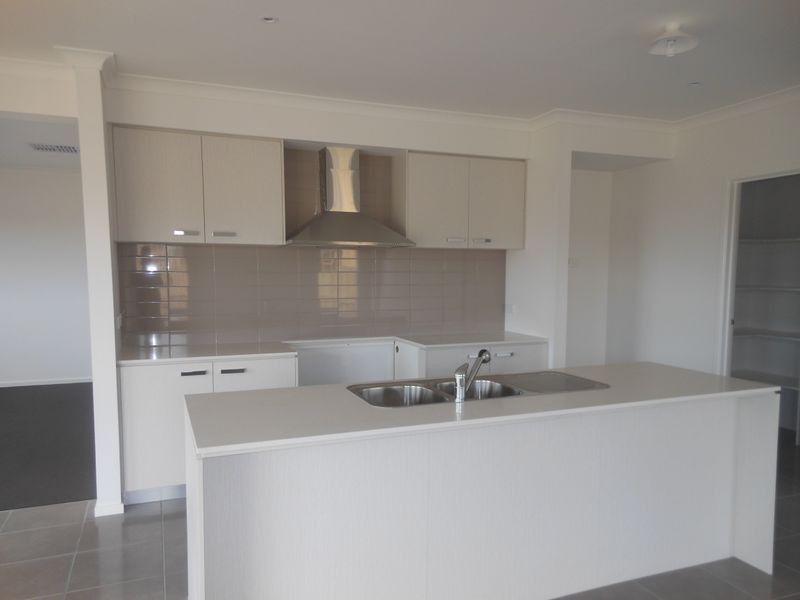 37 Copernicus Circuit, Cranbourne VIC 3977
