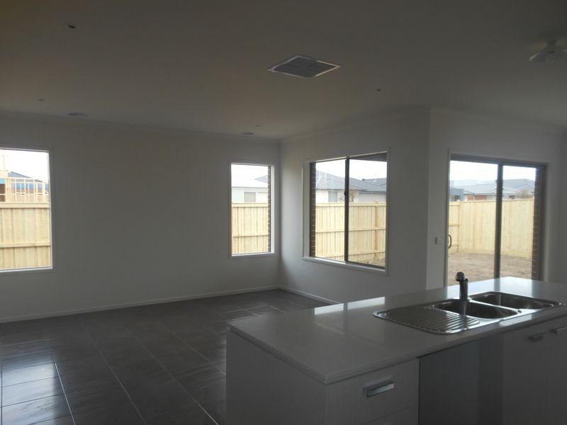 37 Copernicus Circuit, Cranbourne VIC 3977