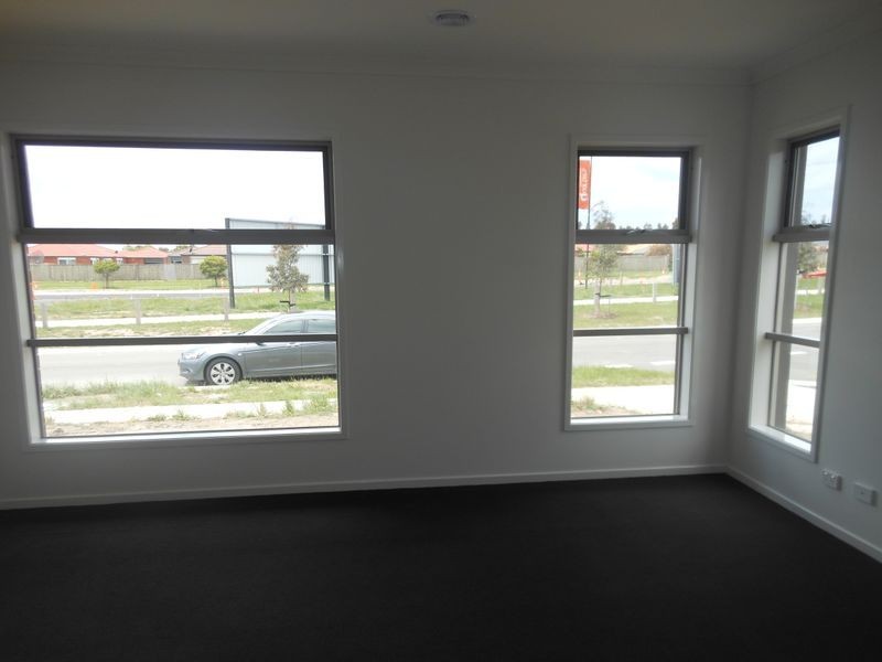37 Copernicus Circuit, Cranbourne VIC 3977