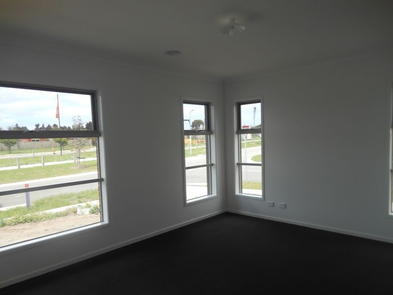37 Copernicus Circuit, Cranbourne VIC 3977