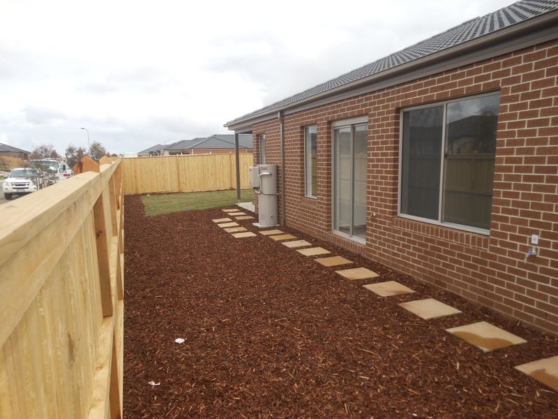 37 Copernicus Circuit, Cranbourne VIC 3977