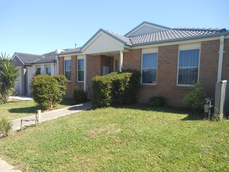 35 Honey Myrtle Way, Cranbourne VIC 3977