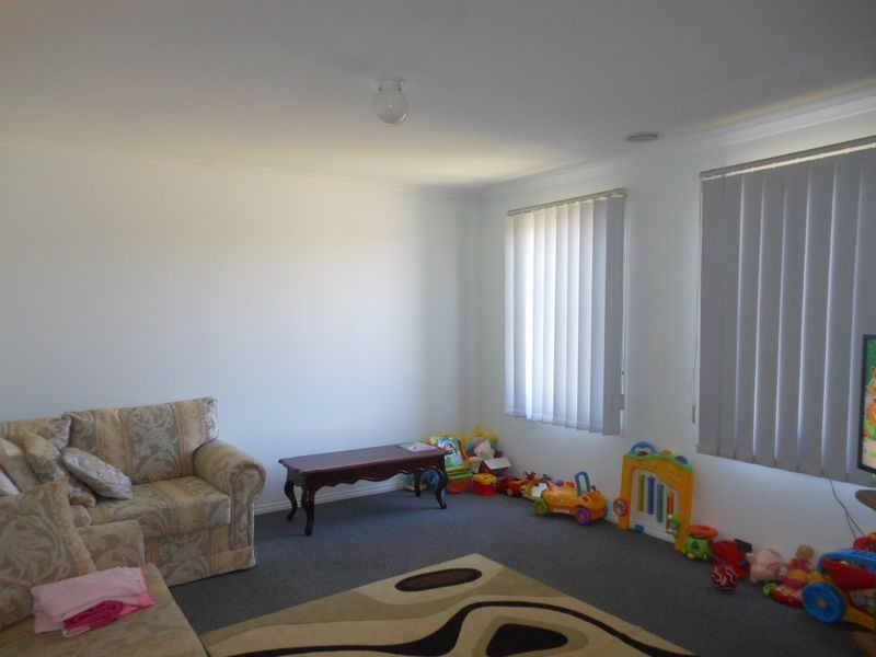 35 Honey Myrtle Way, Cranbourne VIC 3977