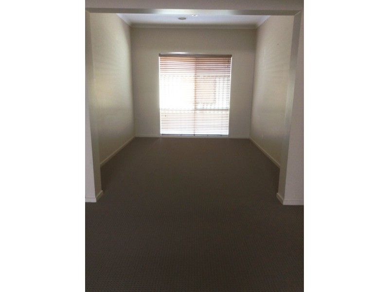 29 Scotsdale Drive, Cranbourne East VIC 3977