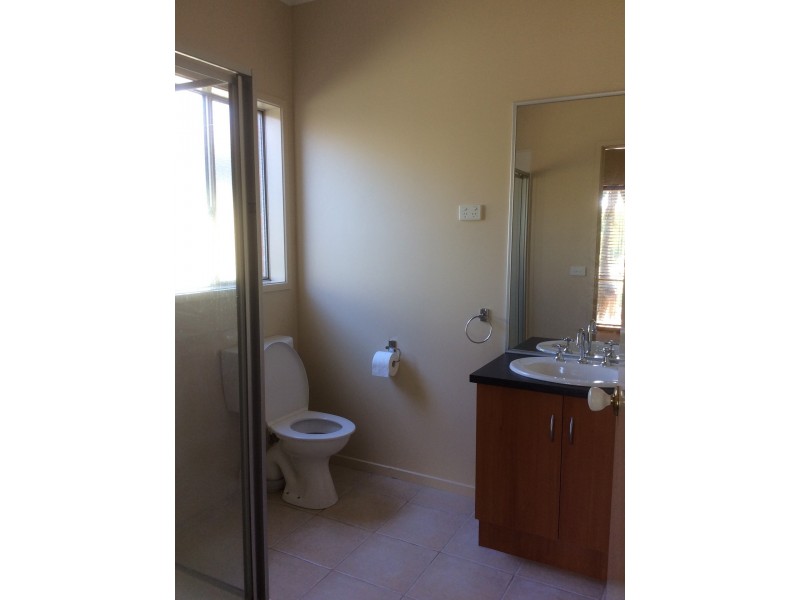 29 Scotsdale Drive, Cranbourne East VIC 3977