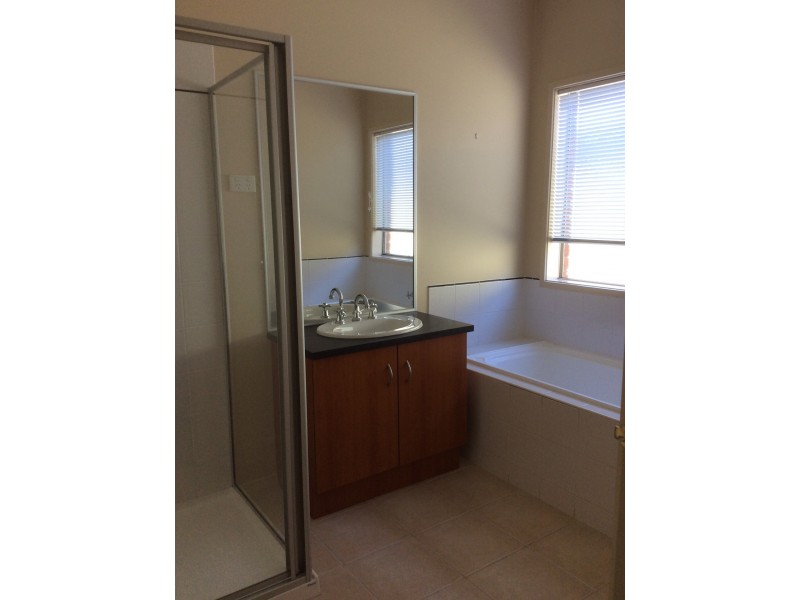 29 Scotsdale Drive, Cranbourne East VIC 3977