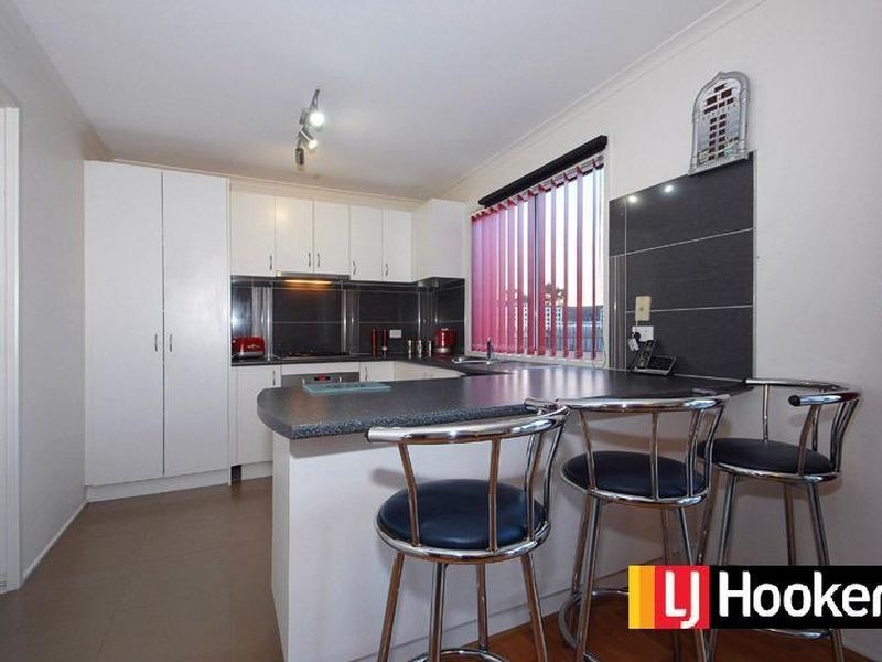 10 Helmsdale Court, Cranbourne VIC 3977