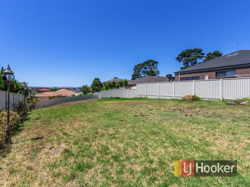 6 Aveley Place, Cranbourne East VIC 3977