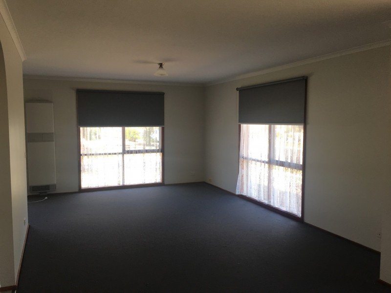 1 Fosters Court, Cranbourne VIC 3977