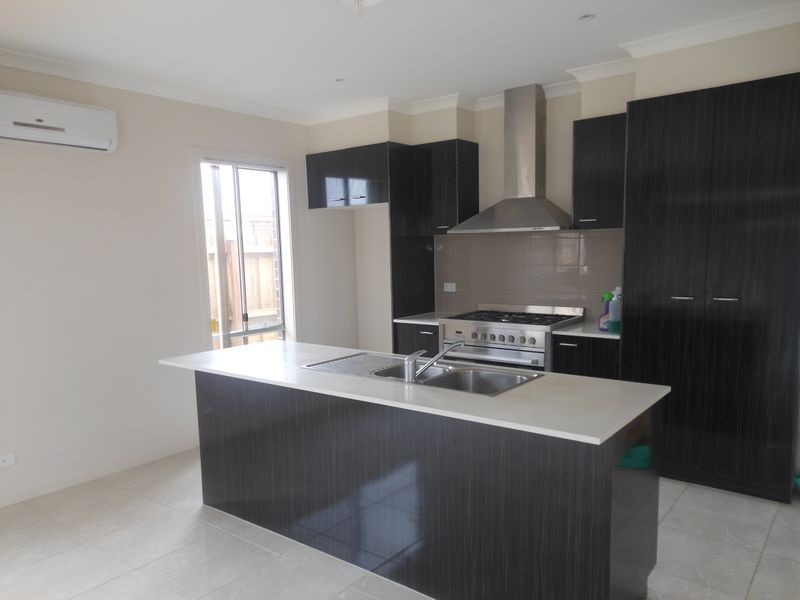 44 Banjo Circuit, Lynbrook VIC 3975