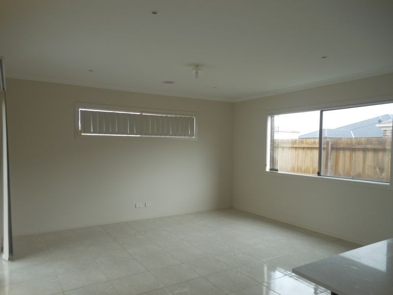 44 Banjo Circuit, Lynbrook VIC 3975