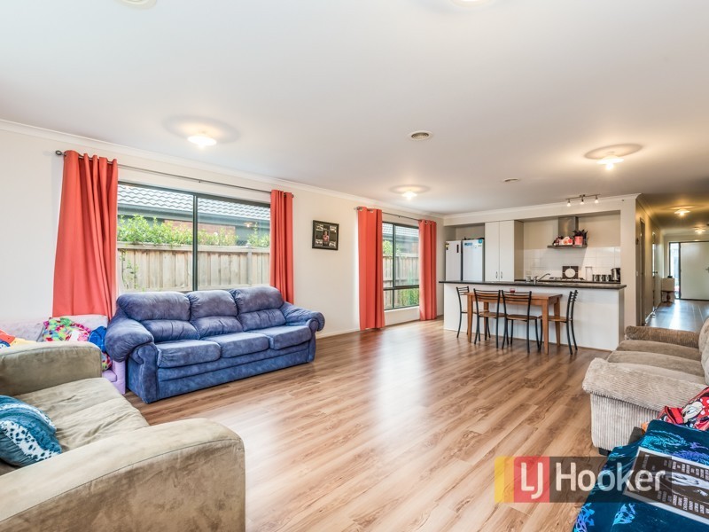 16 Pyrenees Road, Clyde VIC 3978