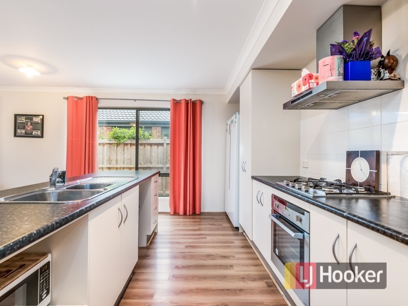 16 Pyrenees Road, Clyde VIC 3978