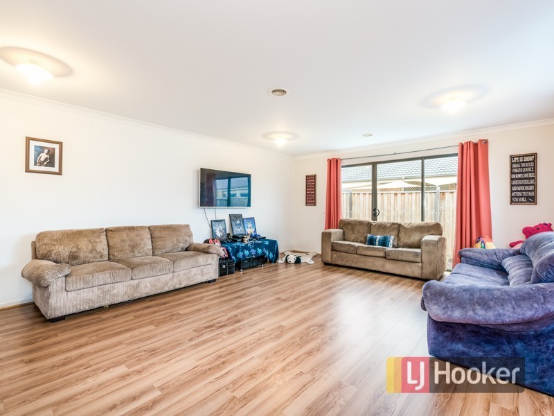 16 Pyrenees Road, Clyde VIC 3978