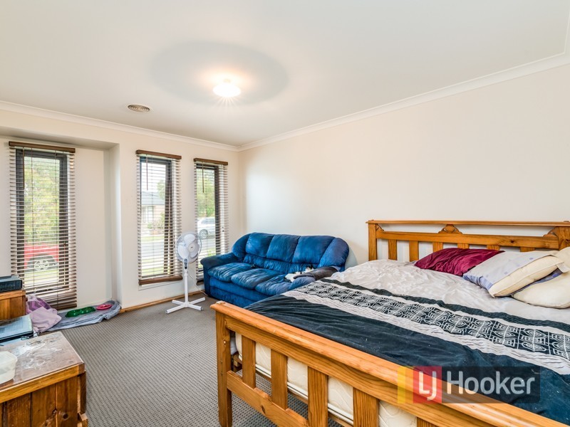 16 Pyrenees Road, Clyde VIC 3978