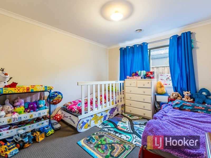 16 Pyrenees Road, Clyde VIC 3978