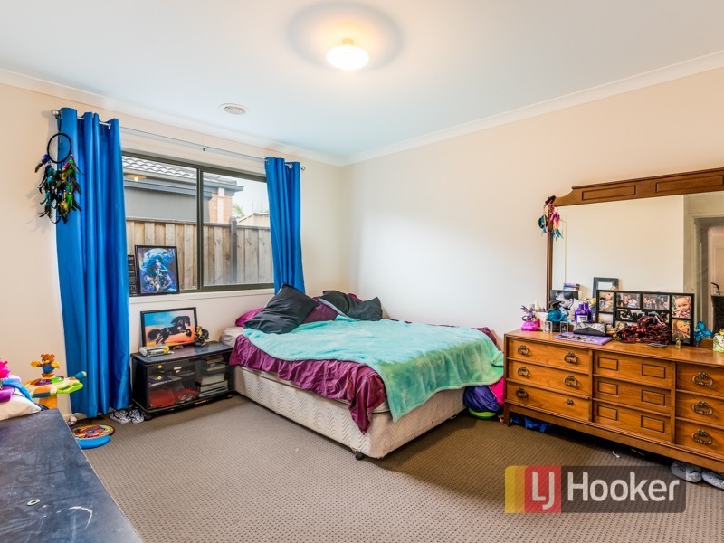 16 Pyrenees Road, Clyde VIC 3978