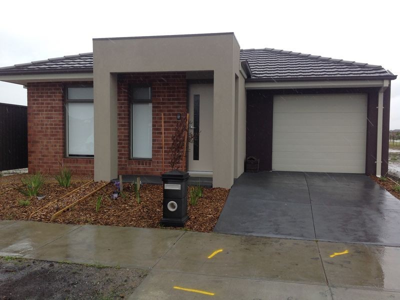 9 Hestia Avenue, Cranbourne VIC 3977