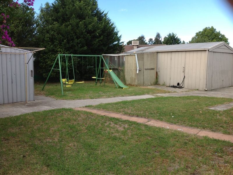 73 Courtenay Avenue, Cranbourne VIC 3977