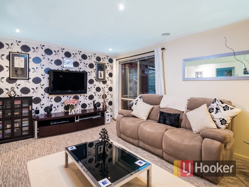 2 Suffolk Court, Cranbourne North VIC 3977