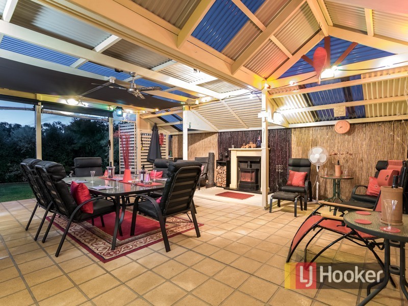 2 Suffolk Court, Cranbourne North VIC 3977