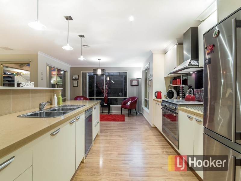 2 Suffolk Court, Cranbourne North VIC 3977