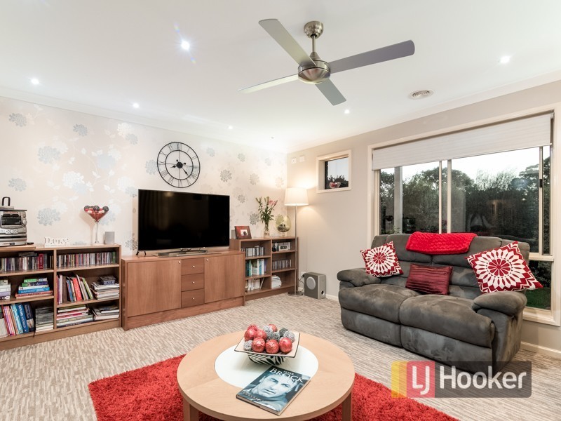 2 Suffolk Court, Cranbourne North VIC 3977