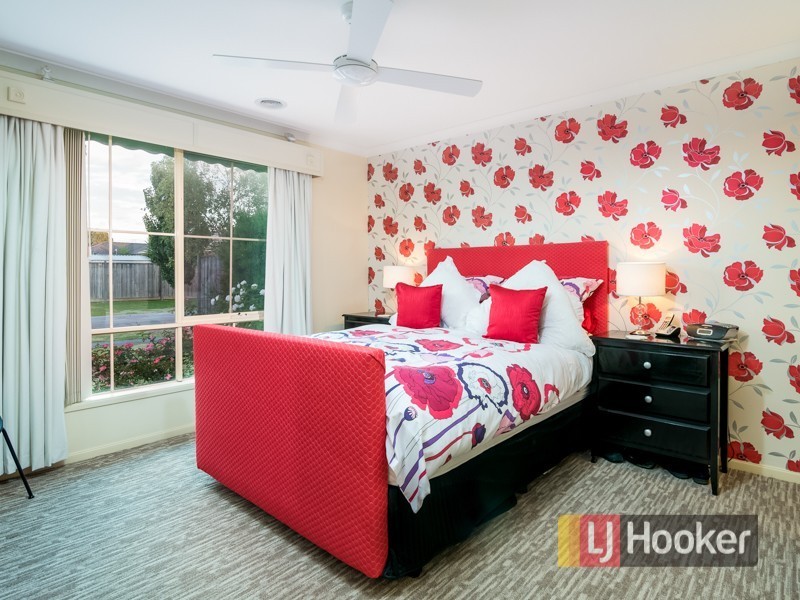 2 Suffolk Court, Cranbourne North VIC 3977
