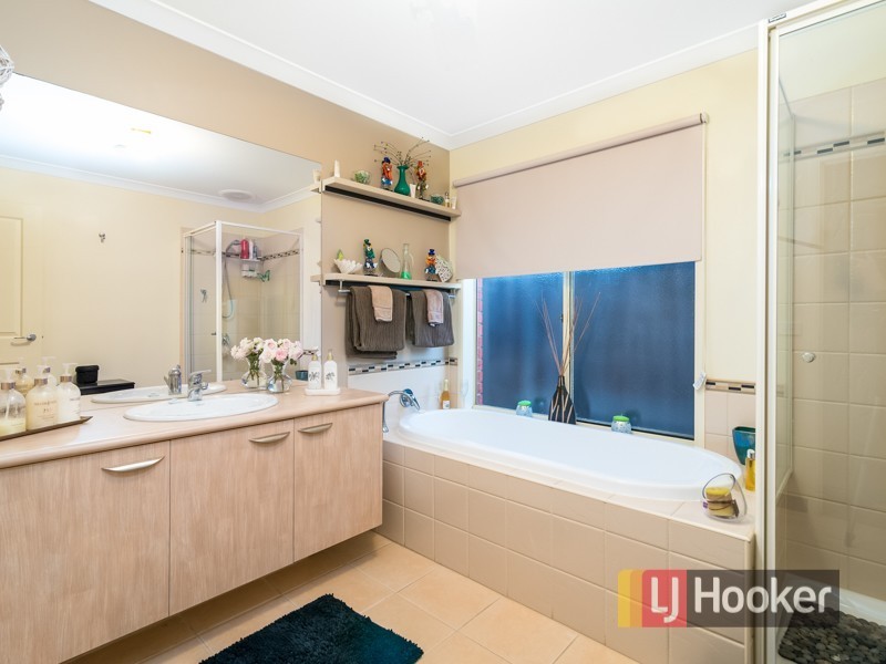 2 Suffolk Court, Cranbourne North VIC 3977