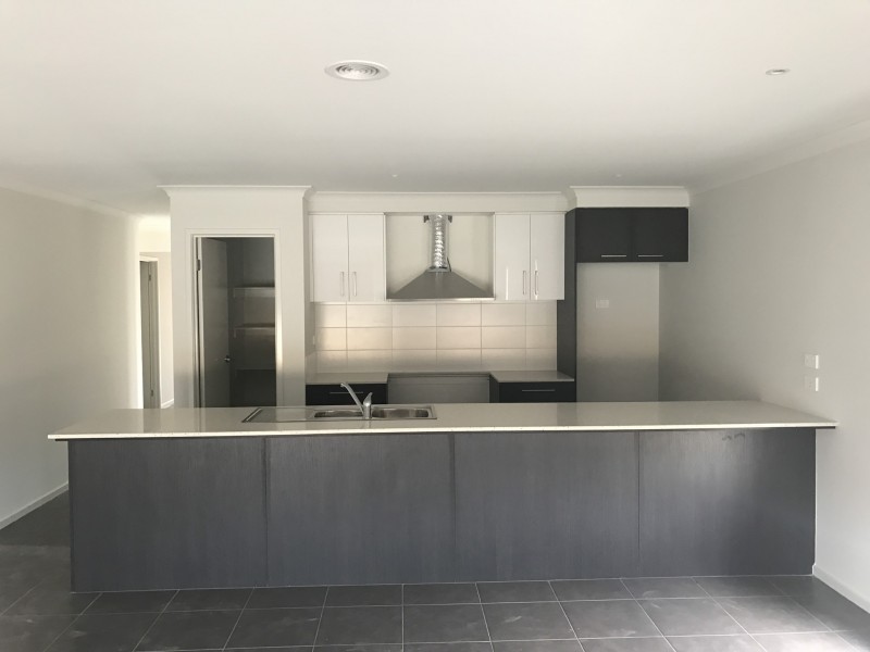 14 Wendy Way, Pakenham VIC 3810