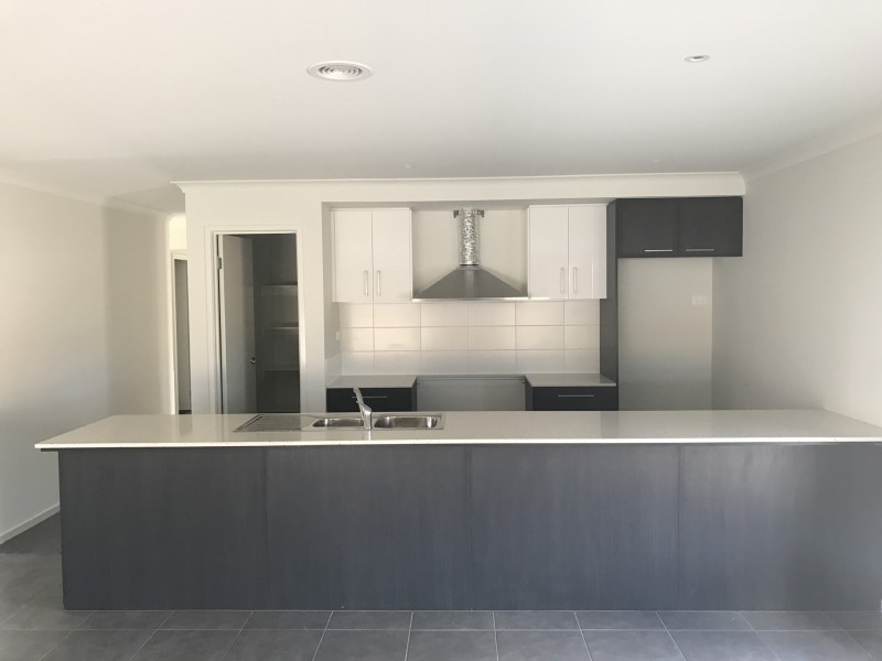 10 Wendy Way, Pakenham VIC 3810