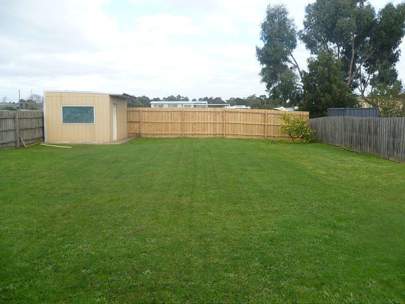 28 Mcguigan Drive, Cranbourne VIC 3977