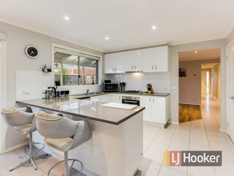 4 Olivebank Crescent, Cranbourne North VIC 3977