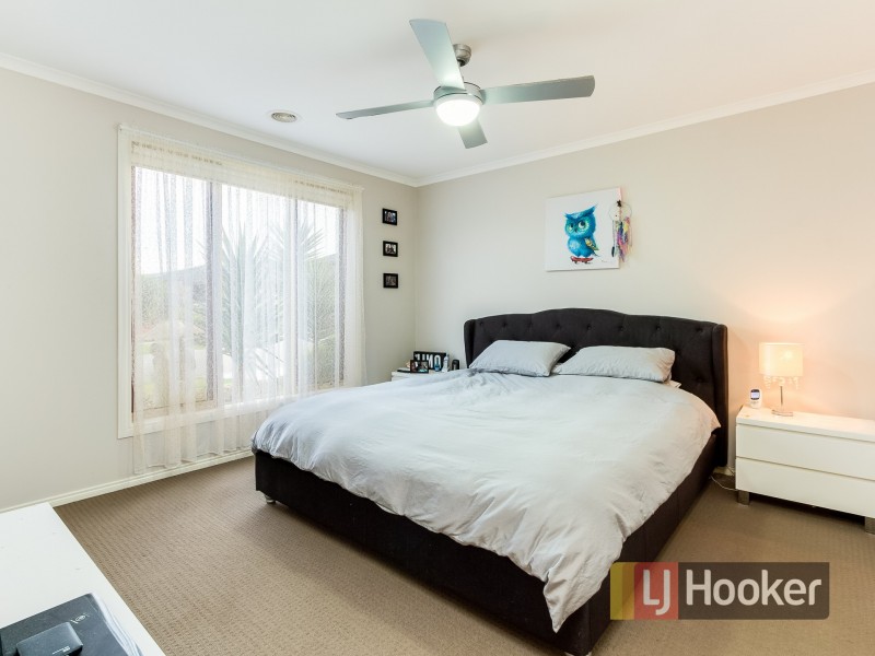 4 Olivebank Crescent, Cranbourne North VIC 3977