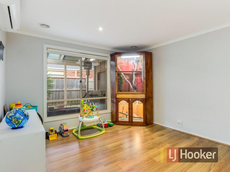 4 Olivebank Crescent, Cranbourne North VIC 3977