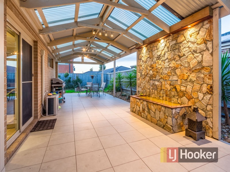 4 Olivebank Crescent, Cranbourne North VIC 3977