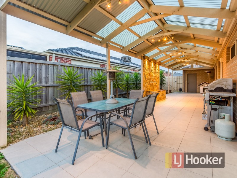 4 Olivebank Crescent, Cranbourne North VIC 3977