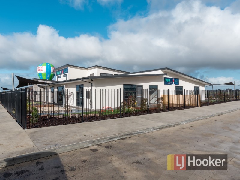 31 Eliburn Drive, Cranbourne East VIC 3977
