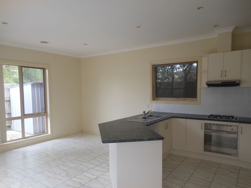 18 Tucker Street, Cranbourne VIC 3977
